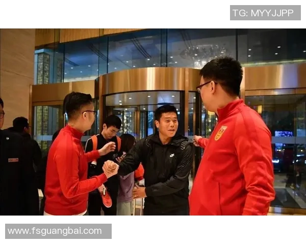 从绿茵场巨星到教练席传奇探索球员华丽转身背后的故事